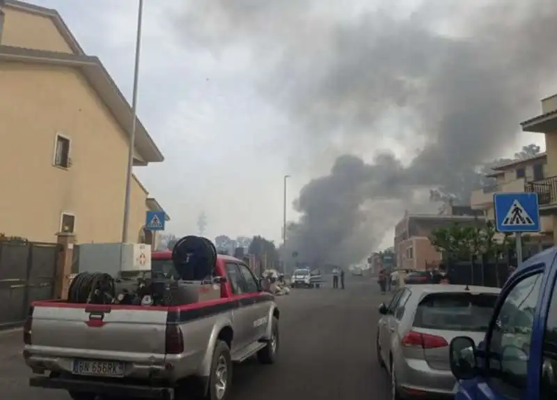 maxi incendio aurelia, a roma   2