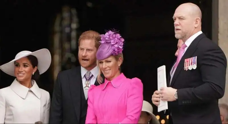 mike tindall zara phillips e harry e meghan fuori dalla cattedrale di st pauls al giubileo di platino 