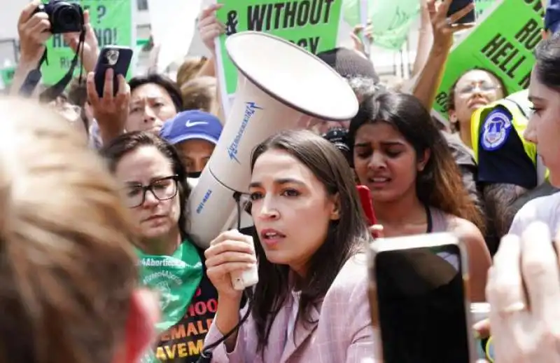 OCASIO CORTEZ E LE PROTESTE PRO ABORTO 2