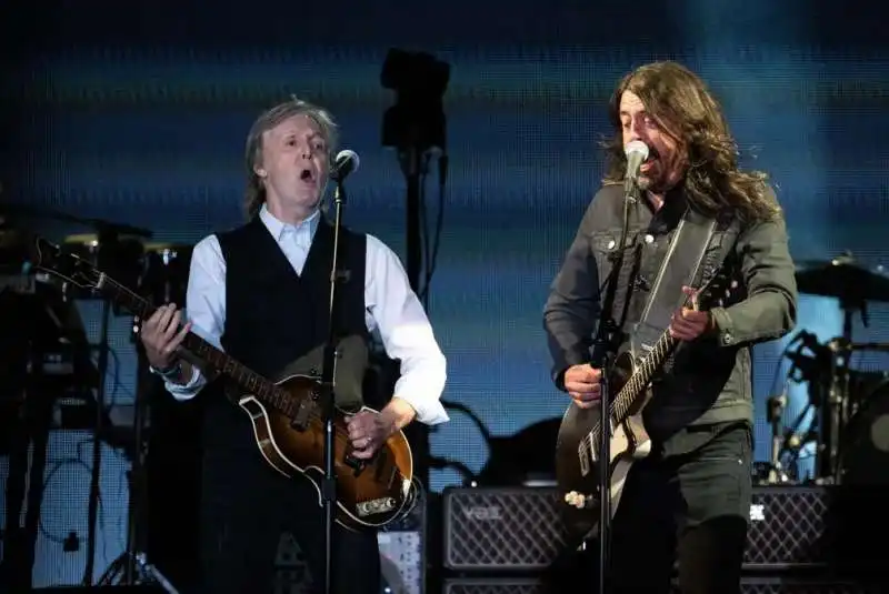 paul mccartney e dave grohl 