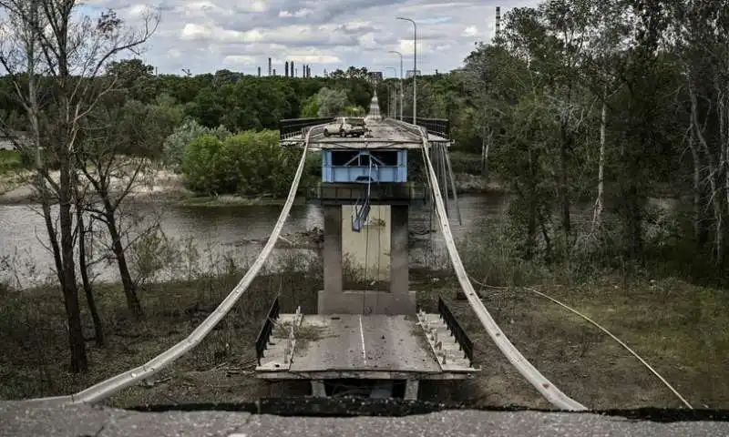 Ponte distrutto Severodonetsk