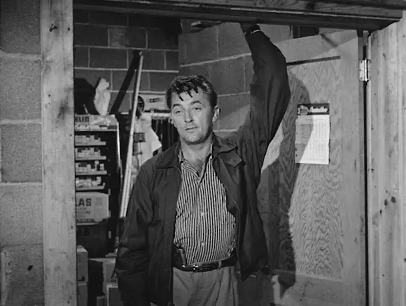 robert mitchum in thunder road