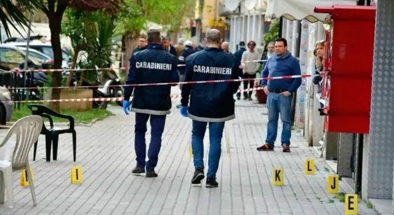 Sparatoria davanti alla discoteca Alibi a Roma 6