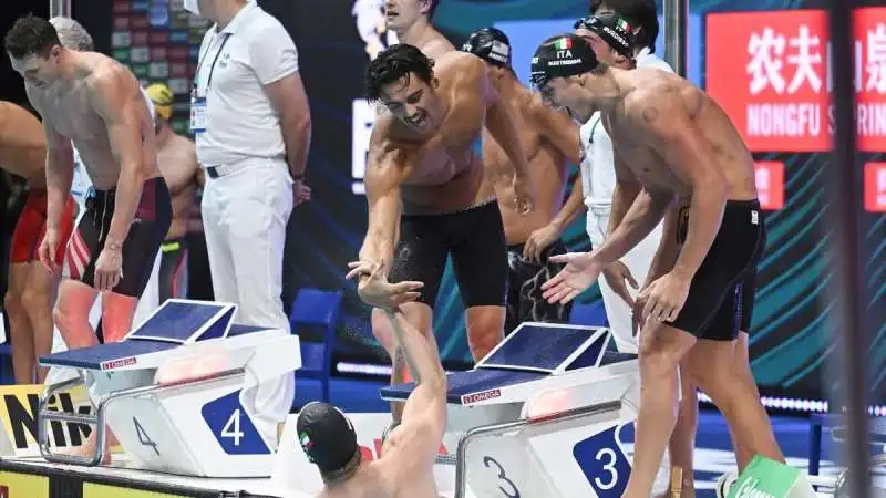 staffetta 4x100 nuoto oro 5