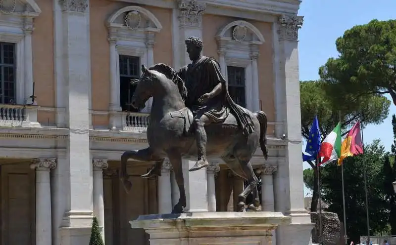 statua del marco aurelio in piazza del campidoglio