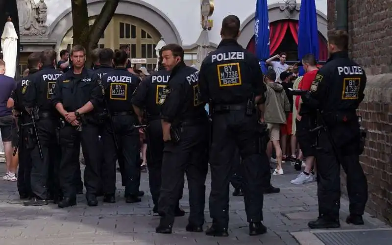 tifosi inglesi arrestati a monaco 