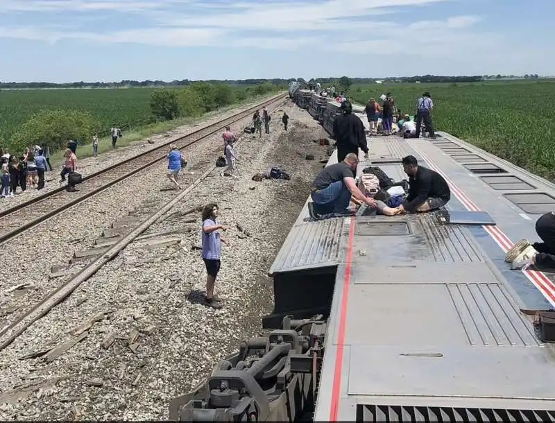 treno amtrack deraglia a mendon, missouri   1