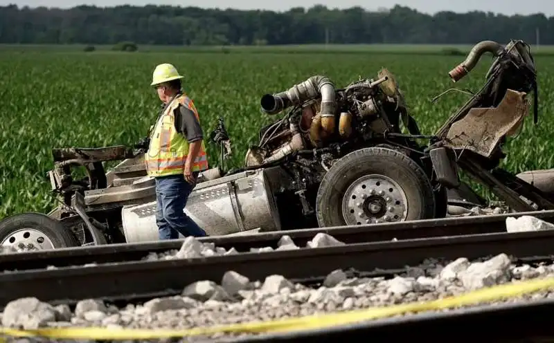 treno amtrack deraglia a mendon, missouri   9