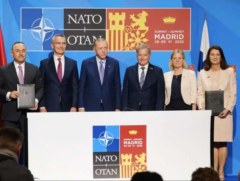 VERTICE NATO MADRID - ERDOGAN TOGLIE LIL VETO A SVEZIA E FINLANDIA 