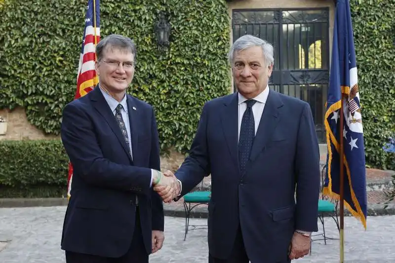 atonio tajani e shawn crowley a villa taverna per la festa dell indipendenza usa