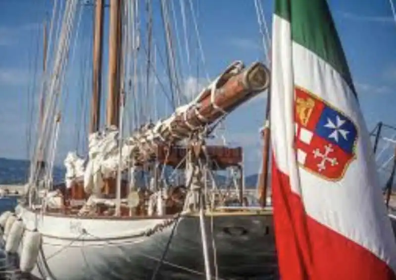 bandiera italiana sulle navi   5