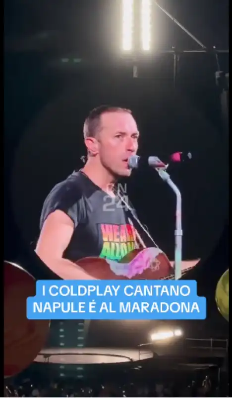 coldplay napoli chris martin canta napul'è