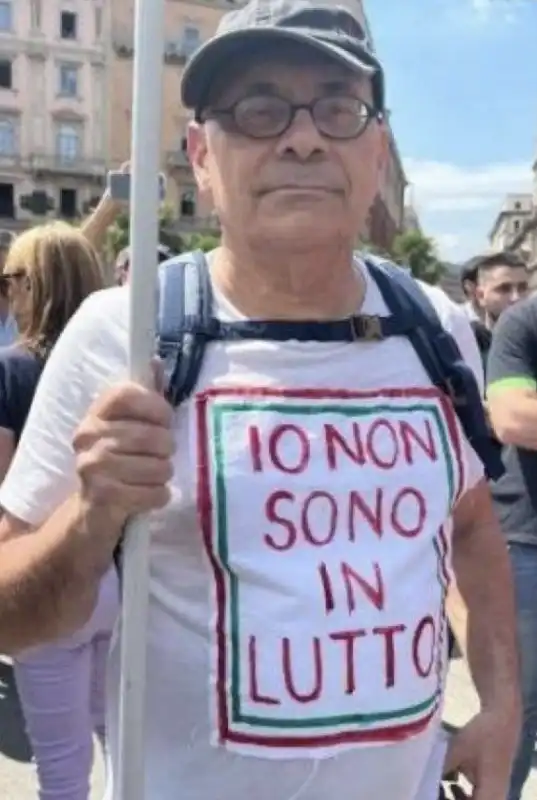 contestatori lutto nazionale per silvio berlusconi 5