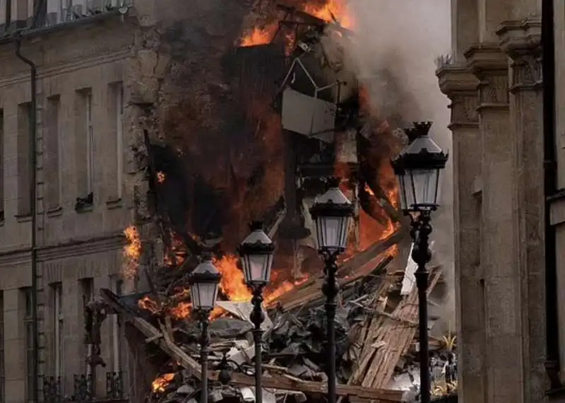 esplosione in un palazzo del v arrondissement di parigi   1