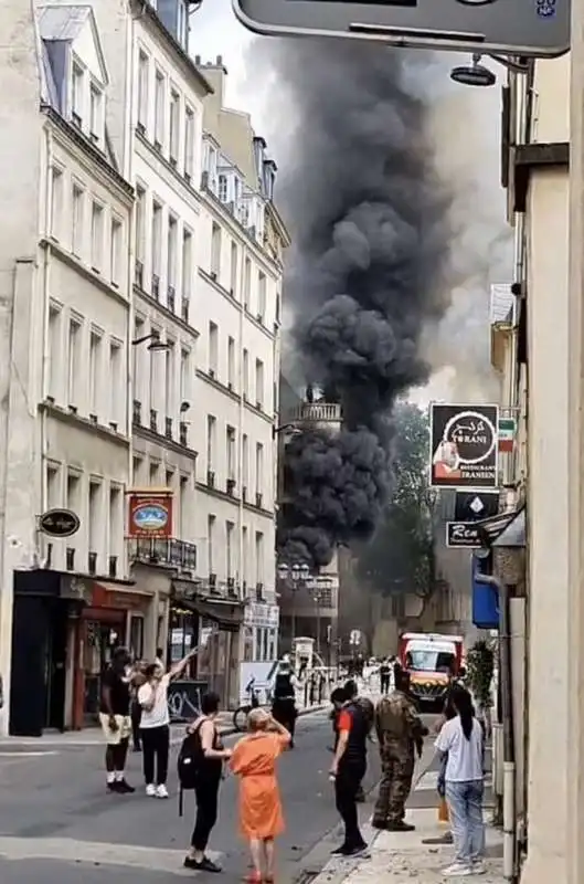 esplosione in un palazzo del v arrondissement di parigi   3