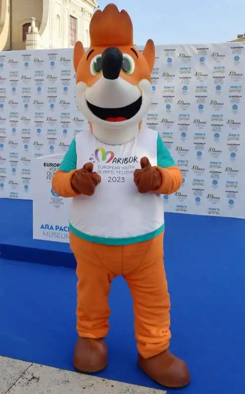 foksi la mascotte dei giochi eyof 2023 di maribor