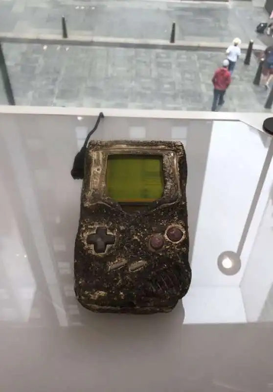 GAMEBOY SOPRAVVISSUTO ALLA GUERRA DEL GOLFO 