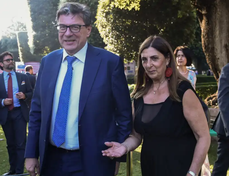 giancarlo giorgetti a villa taverna per la festa dell indipendenza usa