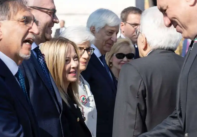 giorgia meloni saluta sergio mattarella   parata del 2 giugno 2023 