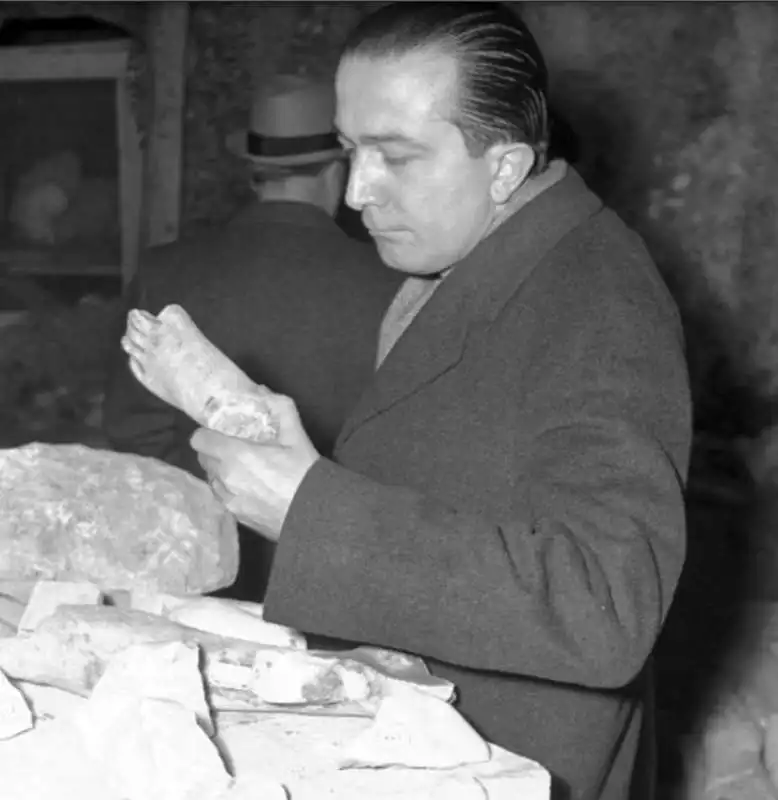 giulio andreotti alla grotta di tiberio a sperlonga 