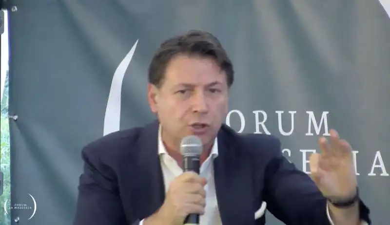 giuseppe conte al forum in masseria 3