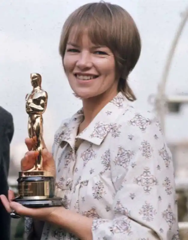 glenda jackson  7