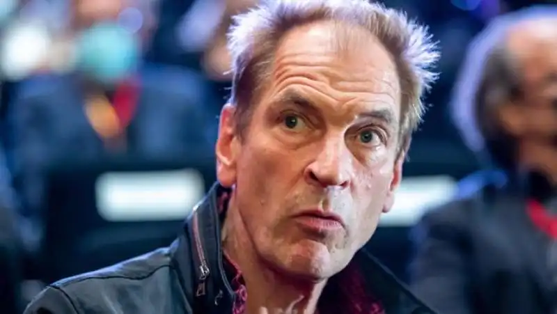 JULIAN SANDS