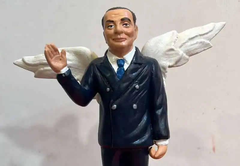 LA STATUINA DI BERLUSCONI CREATA DA MARCO FERRIGNO 