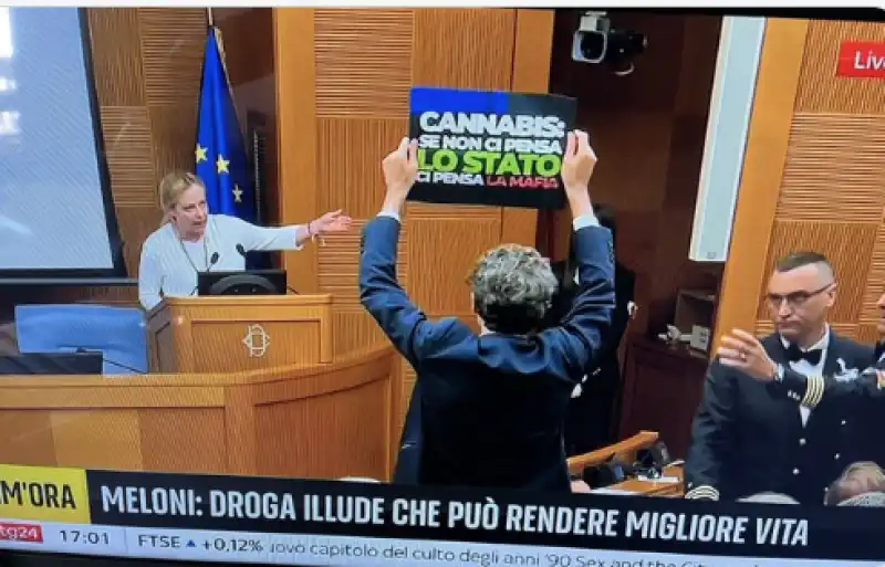 MELONI CONTESTATA DA MAGI