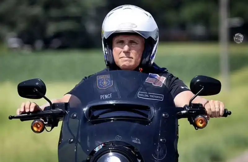 mike pence in moto 