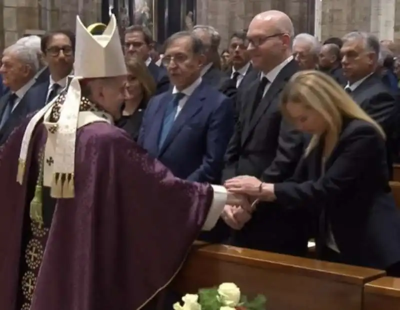 MONSIGNOR DELPINI SALUTA GIORGIA MELONI - FUNERALI SILVIO BERLUSCONI