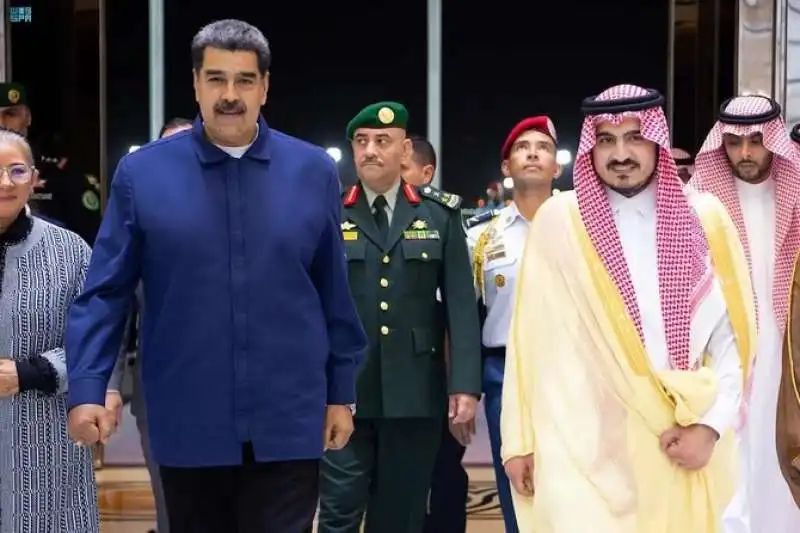 nicolas maduro in arabia saudita. 