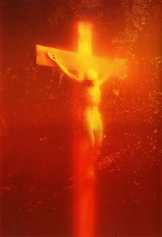 piss christ di andres serrano 