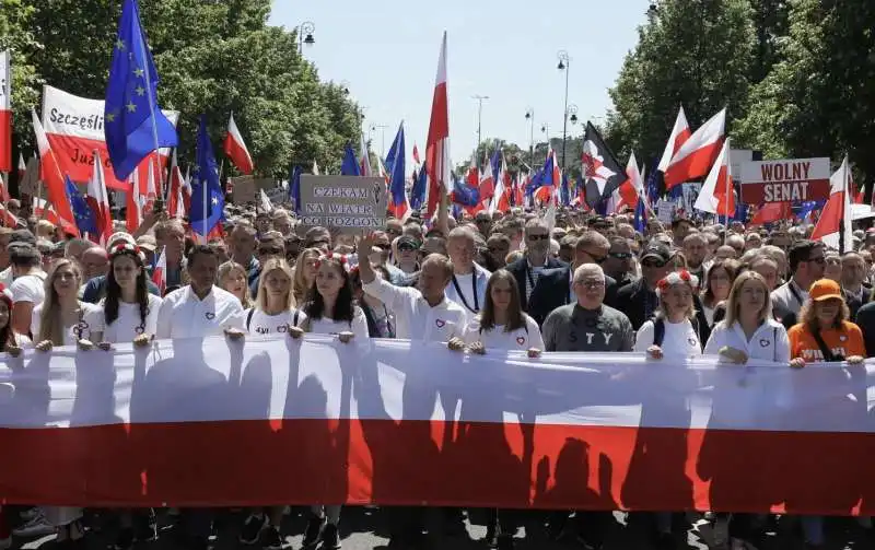 proteste contro il governo in polonia   10