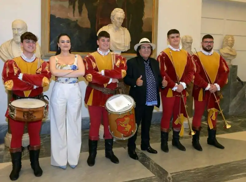 sbandieratori del leone rampante di cori con albano e la figlia romina  foto di bacco