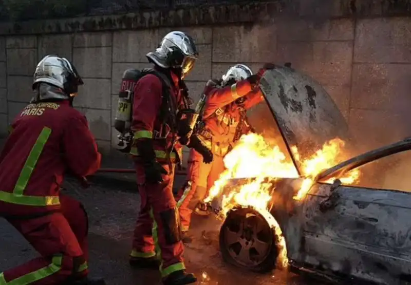 scontri e disordini a parigi dopo la morte di nael (a nanterre)   2