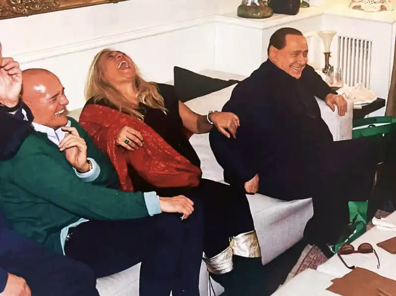 silvio berlusconi alfonso signorini e mara venier foto di chi