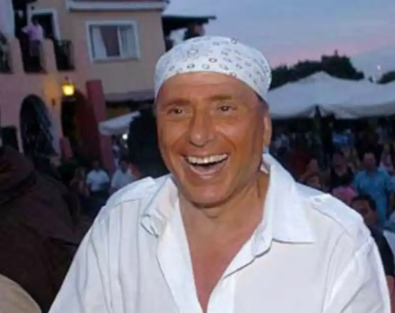 silvio berlusconi con la bandana