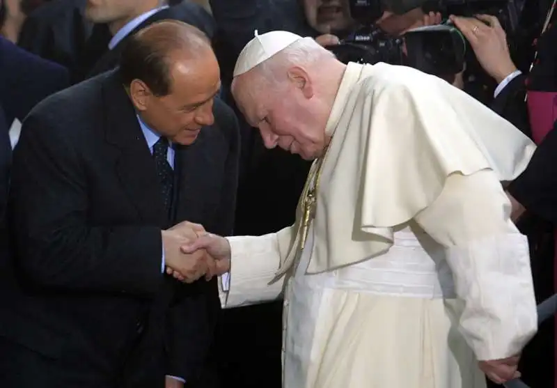 silvio berlusconi  con papa giovanni paolo ii 