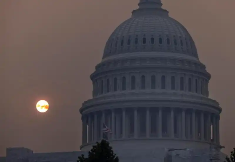 washington avvolta dal fumo degli incendi 4