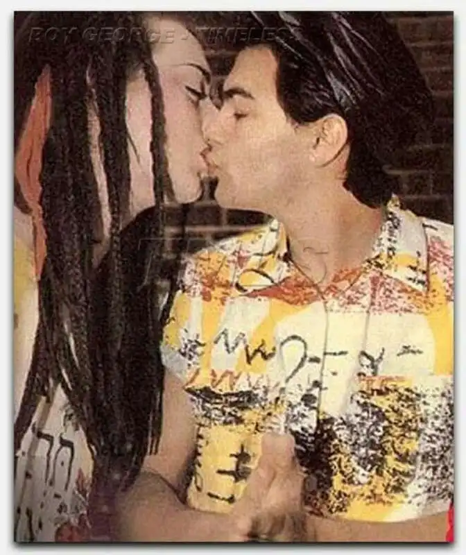 boy george jon moss bacio