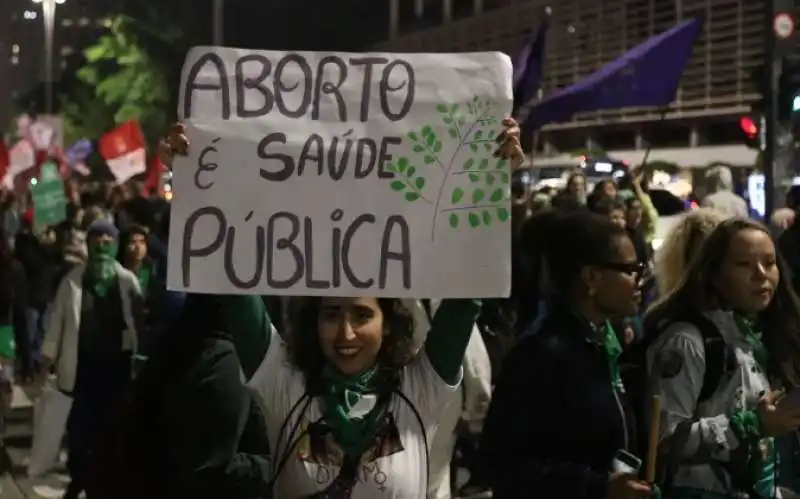 BRASILE - PROTESTE CONTRO LA LEGGE ANTI ABORTO