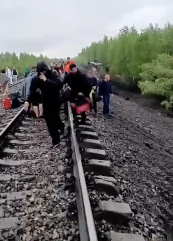 deragliamento treno in russia 1