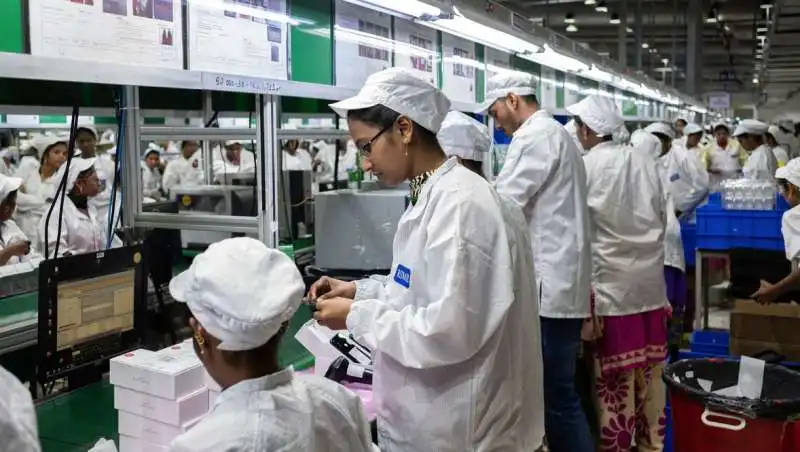 DIPENDENTI FOXCONN 