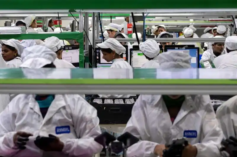 DIPENDENTI FOXCONN 