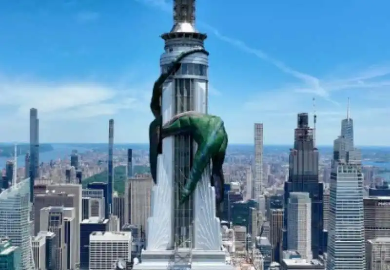 drago sull'empire state building per la nuova stagione di house of dragon 3