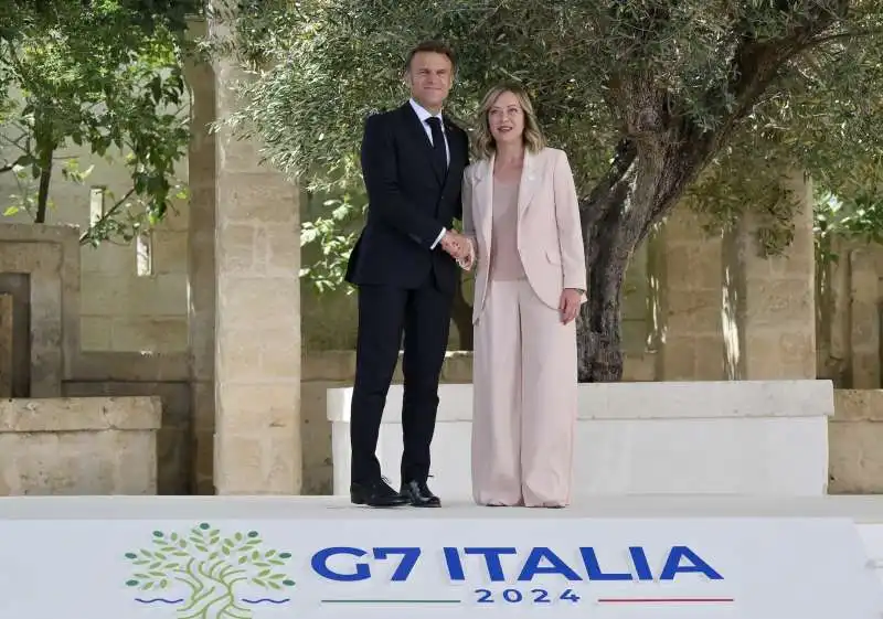 emmanuel macron   giorgia meloni   g7 borgo egnazia