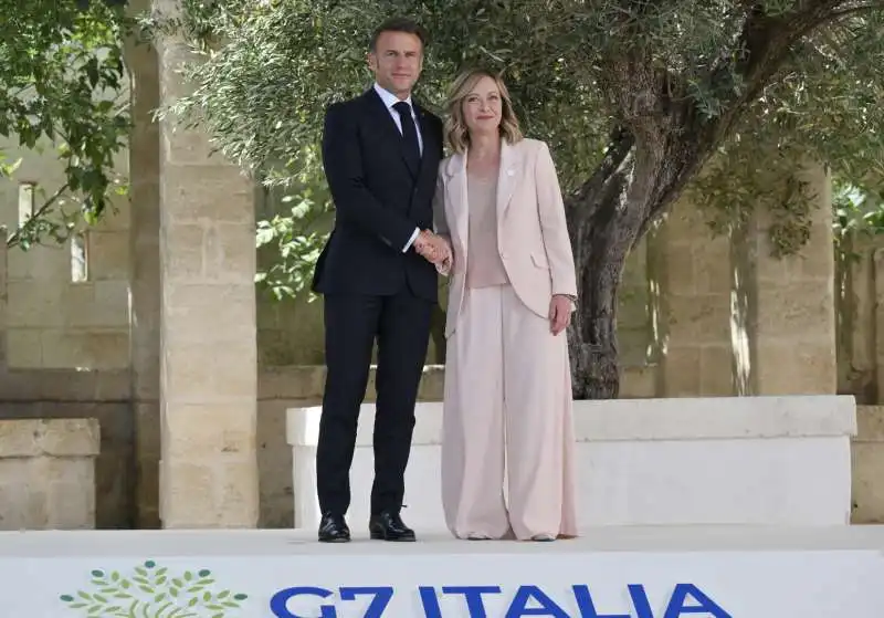  emmanuel macron   giorgia meloni   g7 borgo egnazia 