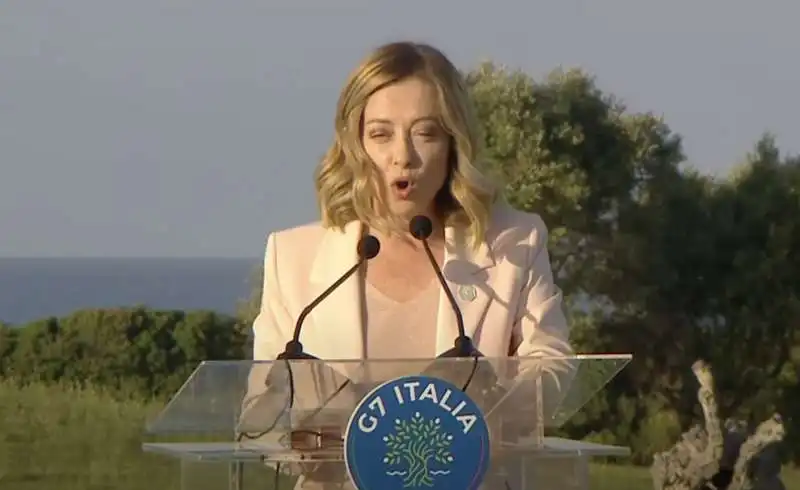 giorgia meloni al g7 di borgo egnazia   6