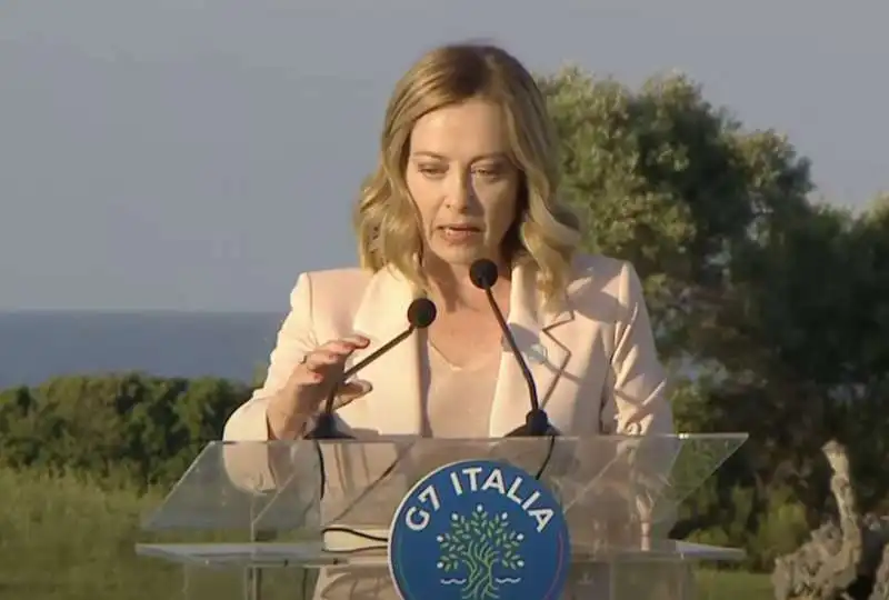 giorgia meloni al g7 di borgo egnazia   7